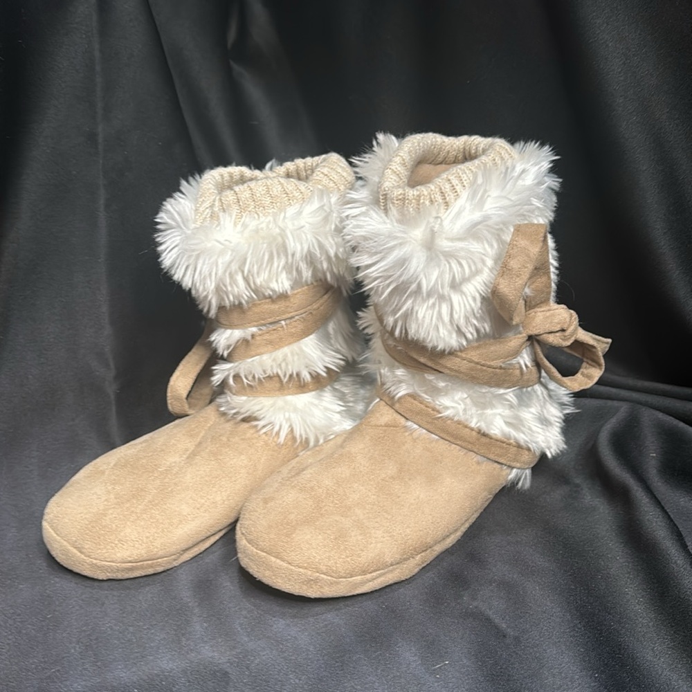 Muk Luks ivory tonal fur wrap boots - Picture 2 of 6
